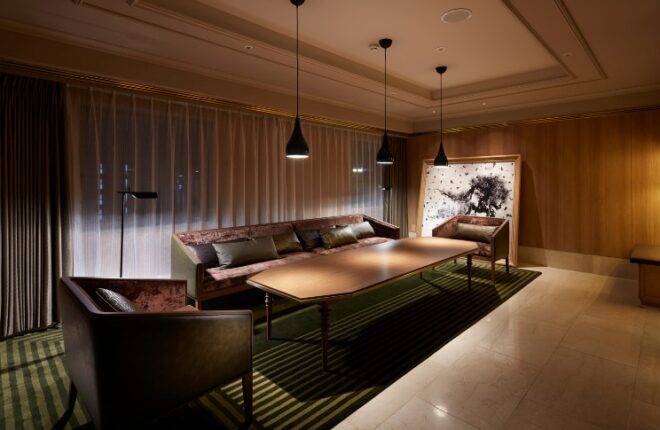 ROYAL PARK HOTEL TAKAMATSU (リビングとベッドルームを分離したスイートルーム 重厚感や高級感を出しつつも圧迫感を感じない創りを実現)