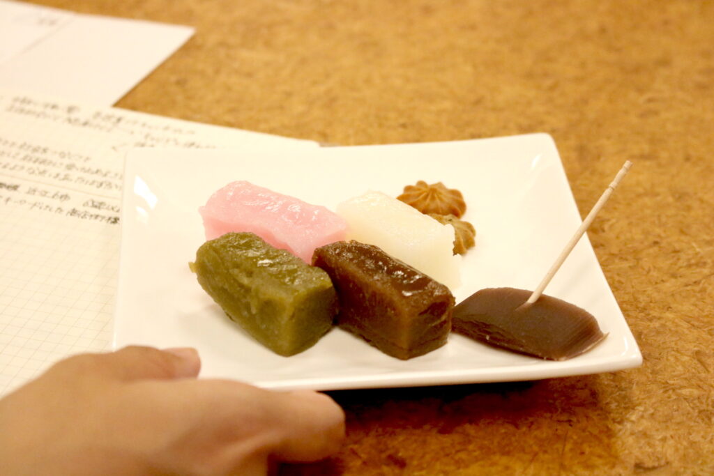 滋賀県の伝統的なお菓子「でっちようかん」と当日の朝できたての「ういろう」