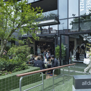 2022年4月渋谷に開業したall day place shibuya。"#まちの合間に、いつもある、いつもの居場所" をコンセプトに渋谷のパブリックハウスを目指してUDSが企画・設計・運営しています。