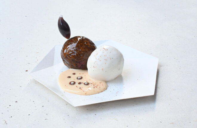 nel CRAFT CHOCOLATE TOKYO の2026 年バレンタイン (伊勢丹新宿店 サロン・デュ・ショコラのイートインメニュー「カカオワインのサバラン」)